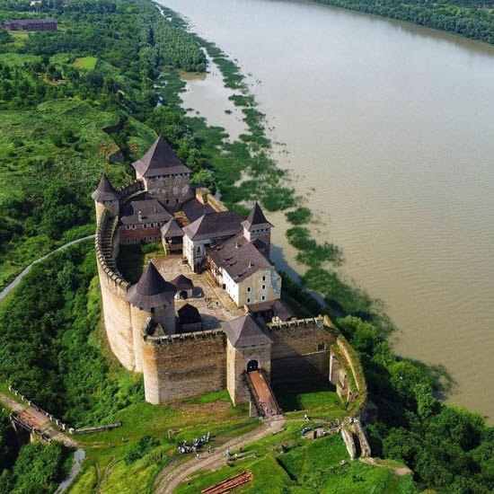 Image - The castle in Khotyn, Chernivtsi oblast.