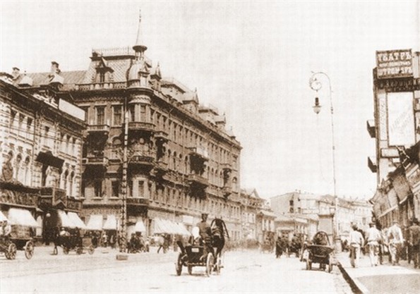 Image -- Kyiv: Khreshchatyk (1900s photograph).
