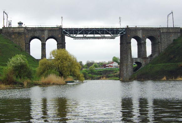 Image - Kropyvnytskyi: a railway bridge over the Inhul River.