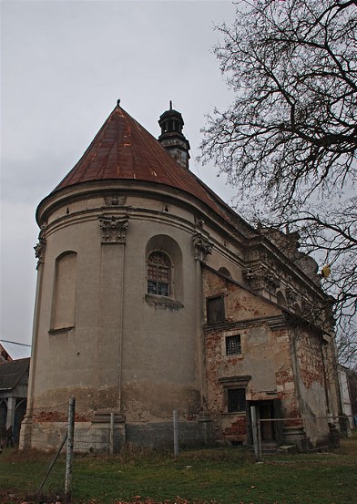Image - Roman Catholic Church of the Theotokos (built in 1473 and reconstructed in 1657) in Komarno.