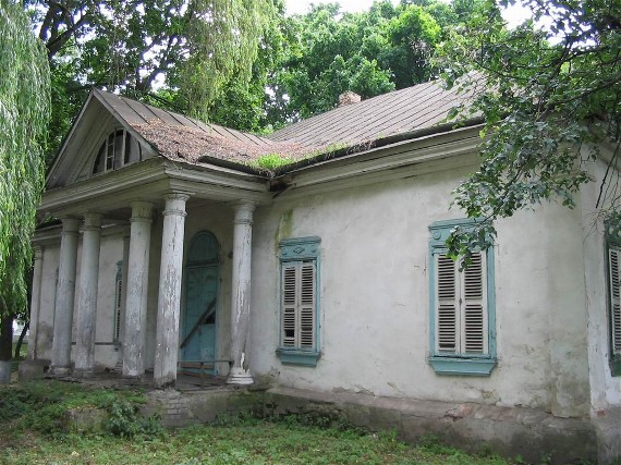 Image -- The Darahan building (18th century) in Kozelets.