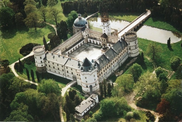 Image -- A castle in Krasychyn near Peremyshl (today: Krasiczyn near Przemysl in Poland).