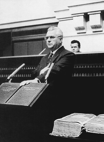 Image - Leonid Kravchuk sworn as president (1991).