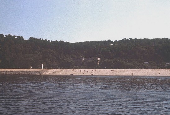 Image - A beach on the shore of the Kremenchuk reservoir (Dnieper River) near Cherkasy.