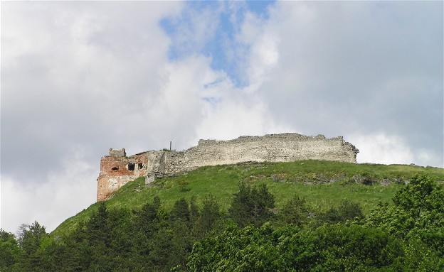 Image -- Ruins of the Kremianets castle (13th-17th centuries).