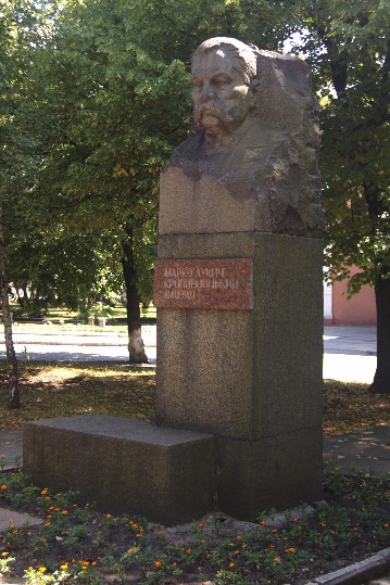 Image - Marko Kropyvnytsky monument in Kropyvnytskyi.