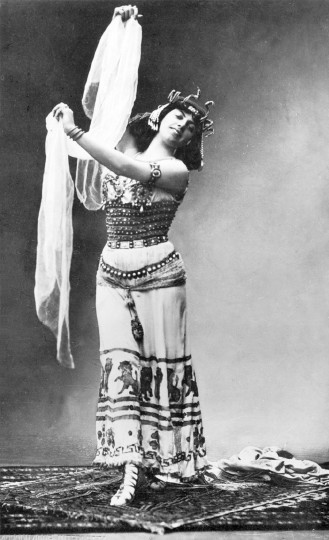 Image -- Solomiia Krushelnytska as Salome.