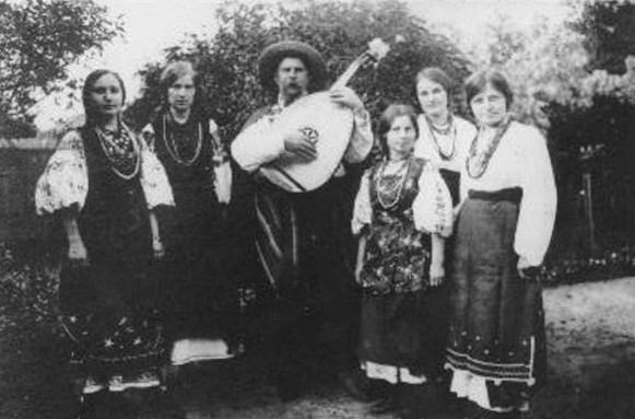 Image -- Kobzar Ivan Kucherenko-Kuchuhura with a group of young women (1929).