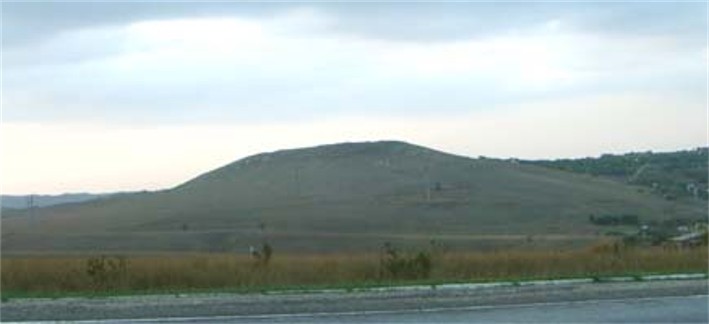 Image - A hill on which the Kul Oba kurhan is located.