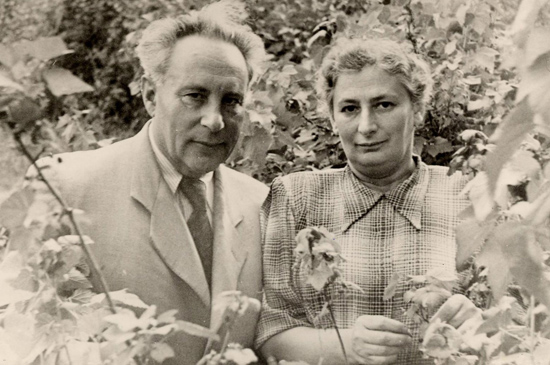 Image - Leib Kvitko with wife Berta (late 1940s). 