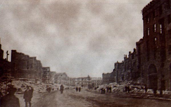 Image -- Kyiv: Khreshchatyk in ruins (1945).