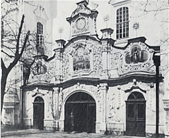 Image -- Main gate of the Kyiv Epiphany Brotherhood Monastery.