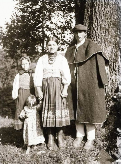Image - A Lemko family (early 20th century photo).