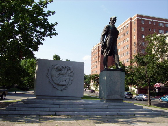 Image -- Leonid Molodozhanyn: Taras Shevchenko monument in Washington, DC.