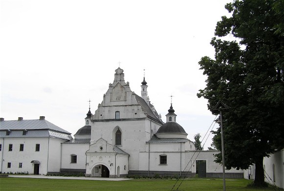 Image -- Letychiv: Saint Mary's Church of the Dominican monastery complex (1606-38).