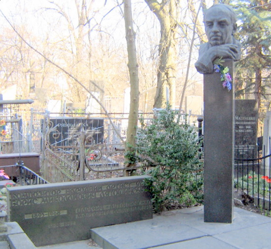 Image - A grave of Borys Liatoshynsky in Kyiv.