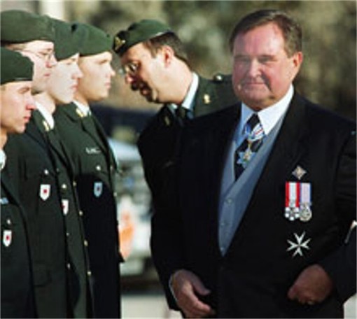 Image -- Hon. Peter Liba before his Throne Speech 2001