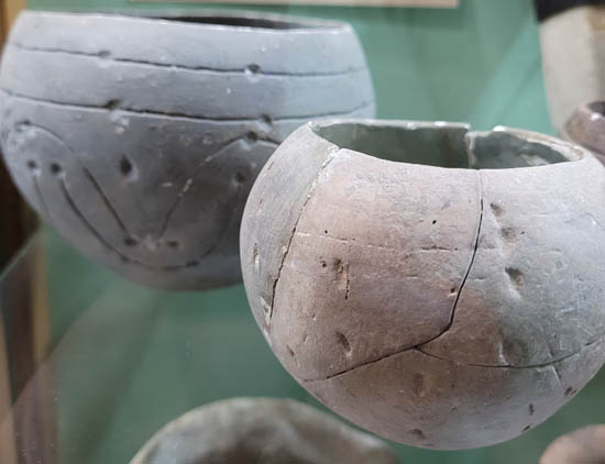 Image -- Linear Pottery culture wares (6th millennium BC) from Kukeziv, Lviv oblast (Lviv Historical Museum).