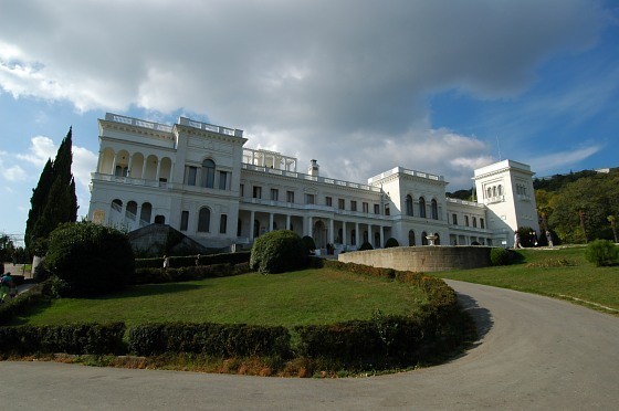 Image -- The Grand Palace in Livadiia in the Crimea.