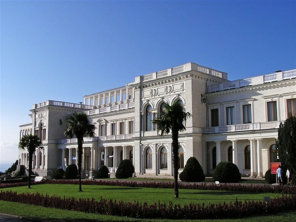 Image -- The Grand Palace in Livadiia in the Crimea.