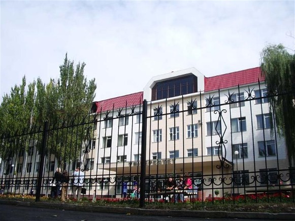 Image -- Luhansk University building.