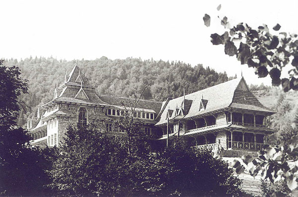 Image -- Hutsulshchyna tourist center in Yaremche (designed by Volodymyr Lukomsky).