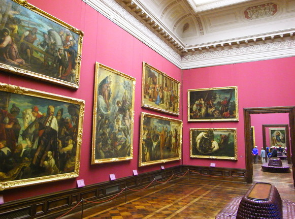 Image -- Lviv Art Gallery (interior).