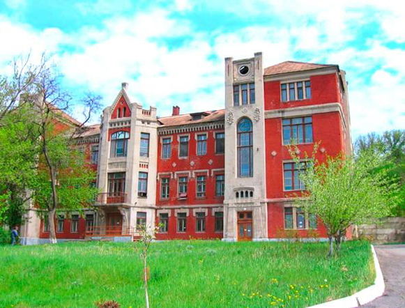 Image -- Lysychansk hospital (19th-century building), Luhansk oblast.