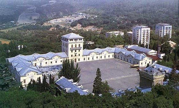 Image - The Wine-making Complex in Masandra in the Crimea.