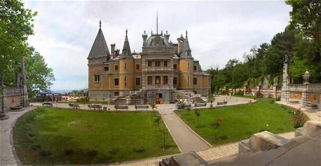 Image -- The castle in Masandra in the Crimea.