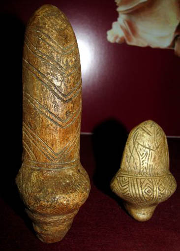 Image - Mizyn archeological site (the late Paleolithic Period): mammoth bone statuettes.