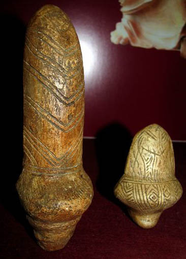 Image -- Mizyn archeological site (the late Paleolithic Period): mammoth bone statuettes.