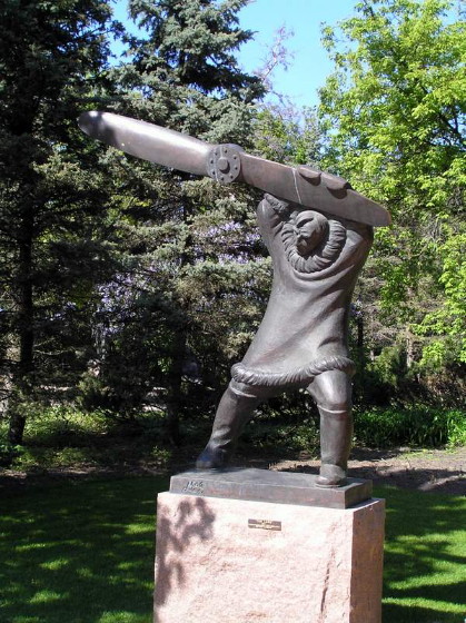 Image - Leonid Molodozhanyn: sculpture in the Leo Mol Park in Winnipeg, Manitoba. 