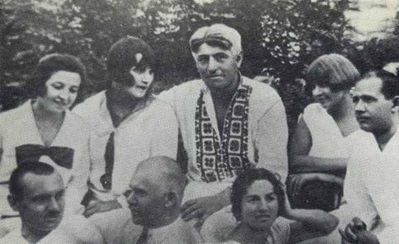 Image - A group of former actors of the Molodyi Teatr in Odesa in 1927. First row (l-r): Y. Shevchenko, P. Dolyna, S. Manuilovych. Second row: O. Dobrovolska, P. Samiilenko, V. Vasylko, A. Smereka, S. Bondarchuk.