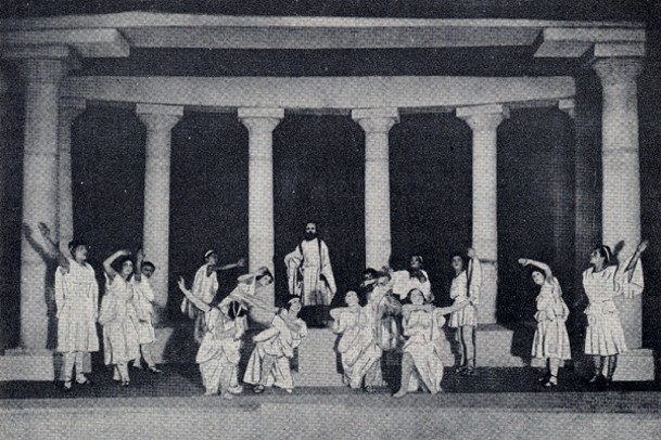 Image - A chorus scene from the Molodyi Teatr production of Sophocles Oedipus Rex (1918).