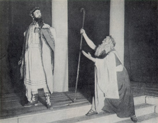 Image - A scene from Les Kurbas' production of Sophocles' Oedipus Rex in Molodyi Teatr (1918). Kurbas as Oedipus and Semen Semdor as Theresius.