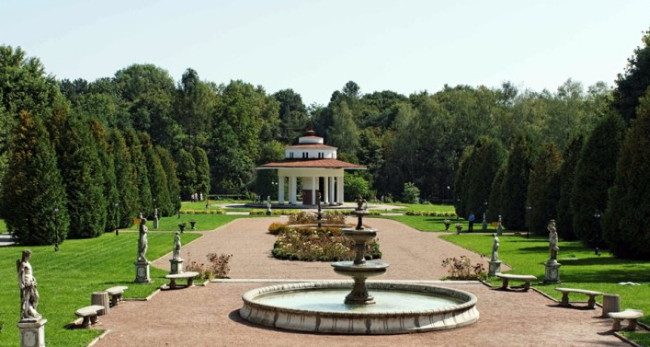 Image -- Morshyn, Lviv oblast: a mineral water spring park.