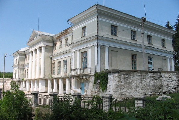 Image -- The Komar family palace in the village of Murovani Kurylivtsi.