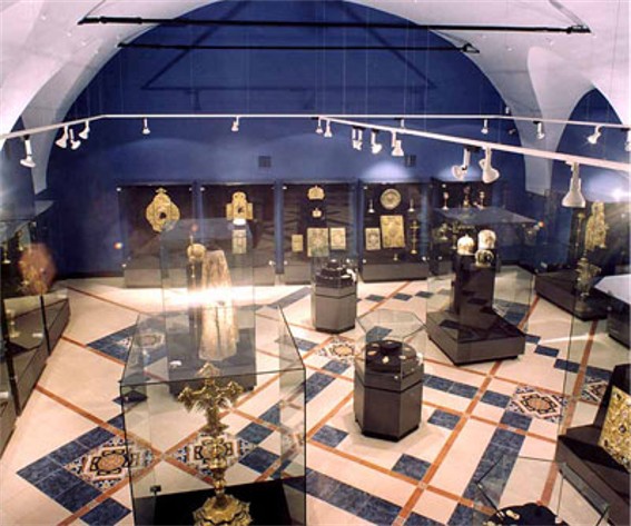 Image -- An exhibit hall in the Museum of Historical Treasures of Ukraine in Kyiv.