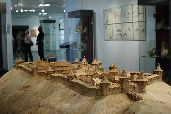 Image -- The Museum of Kyiv's History (exhibit hall).