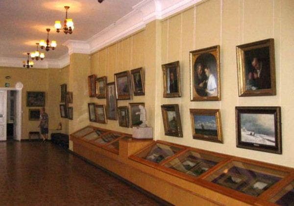 Image -- Mykolaiv Art Museum (interior).