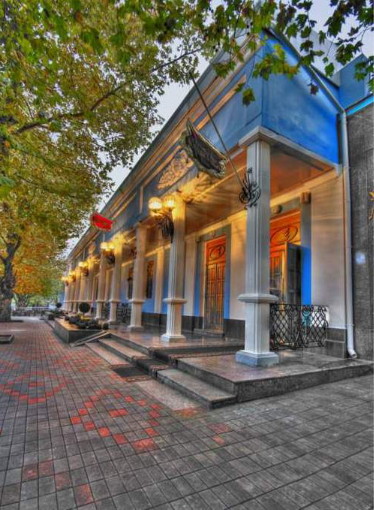 Image - Mykolaiv Ukrainian Theater of Drama and Musical Comedy (entrance).