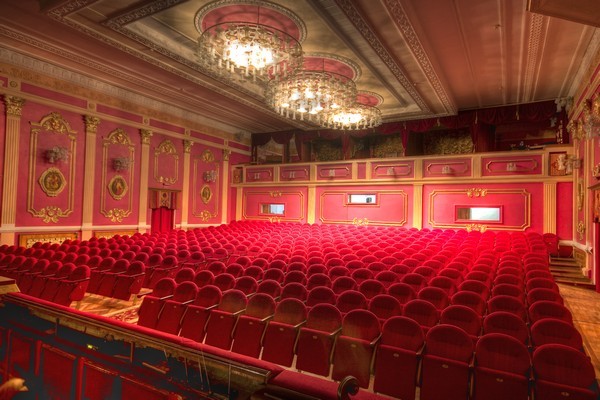 Image -- Mykolaiv Ukrainian Theater of Drama and Musical Comedy (interior).