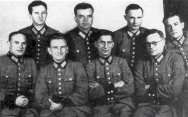Image - Officers of the Spezialgruppe Nachtigall (sitting second from left: Roman Shukhevych).