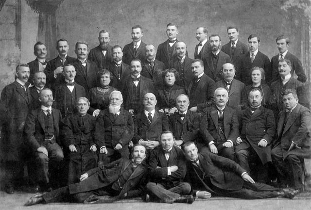 Image -- Narodna Torhovlia members (Lviv 1913).