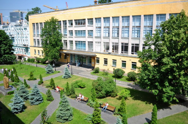 Image - National University of Physical Education and Sport of Ukraine (administration building).