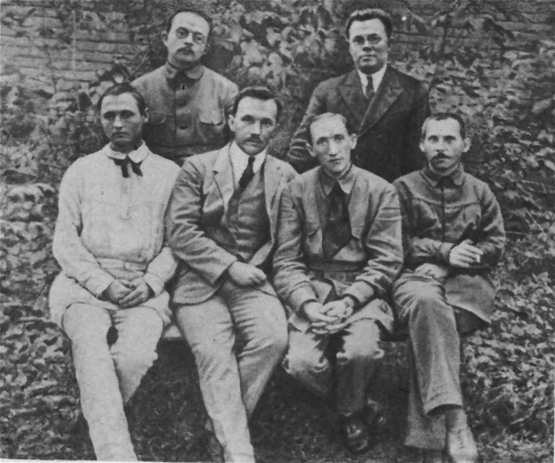 Image - The Neoclassicists: (1920s photo): standing (l-r), V. Petrov and M. Zerov; sitting, O. Burghardt (Yu. Klen), P. Fylypovych, B. Yakubsky, M. Rylsky.