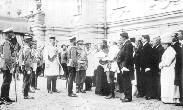 Image - Tsar Nicholas II receives deputies of Kyiv right-wing Russian organizations (including the Kyiv Club of Russian Nationalists). 