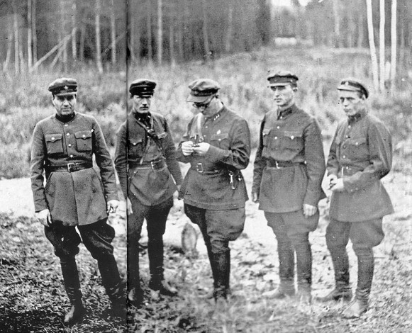 Image -- NKVD officers