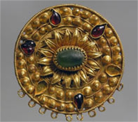 Image -- A brooch from the Sarmatian Nohaichynskyi kurhan in the Crimea.